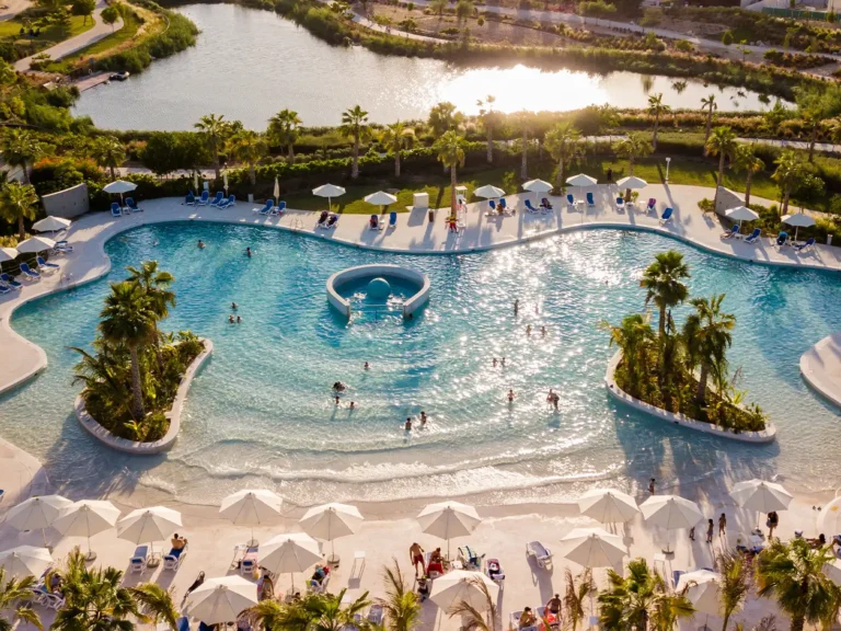 652995244-golf-greens-amenities-5-malibu-bay-4x3_1